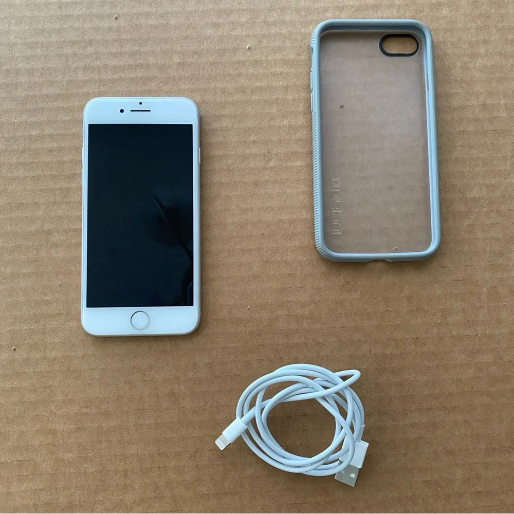 Apple iPhone 7 White 128GB with Transparent Phone Cover, UNLOCKED